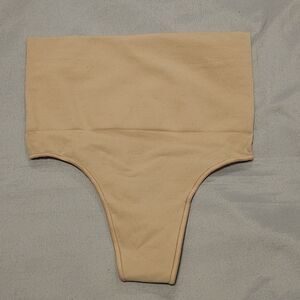 Skims Seamless Sculpt Mid-Waist Thong Shapewear Beige Nude Size S/M NWOT